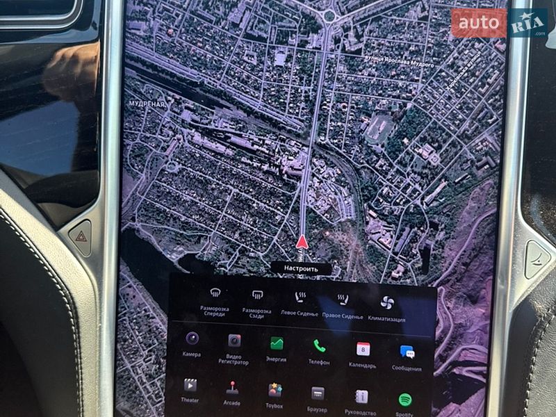 Лифтбек Tesla Model S 2017 в Кривом Роге
