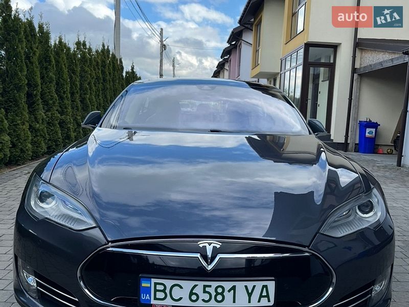 Ліфтбек Tesla Model S 2015 в Львові