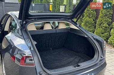 Ліфтбек Tesla Model S 2015 в Львові