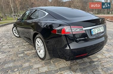 Лифтбек Tesla Model S 2017 в Киеве