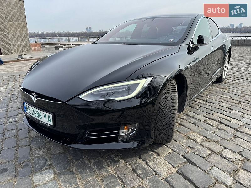 Лифтбек Tesla Model S 2017 в Киеве