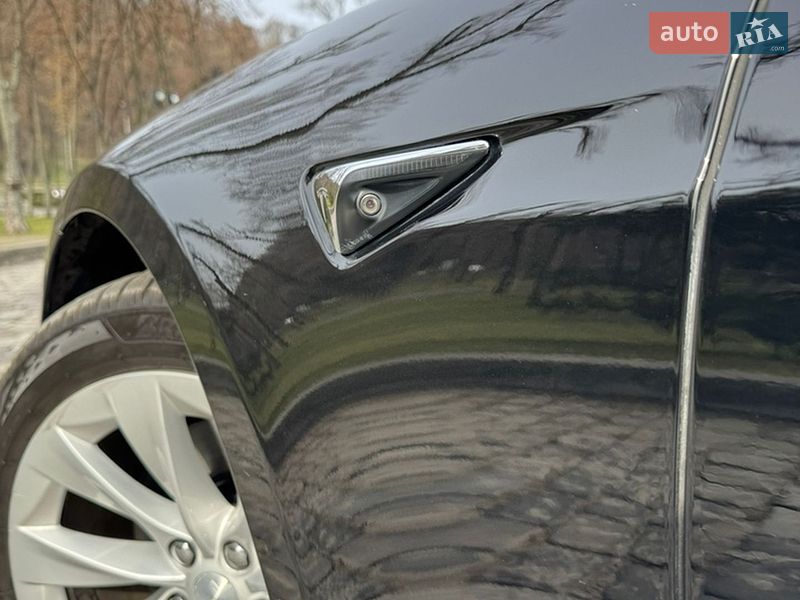 Лифтбек Tesla Model S 2017 в Киеве