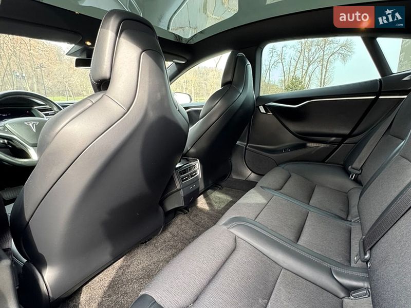 Лифтбек Tesla Model S 2017 в Киеве