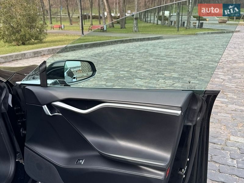 Лифтбек Tesla Model S 2017 в Киеве