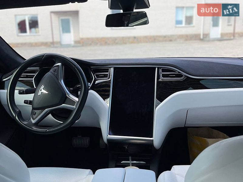 Ліфтбек Tesla Model S 2017 в Тернополі