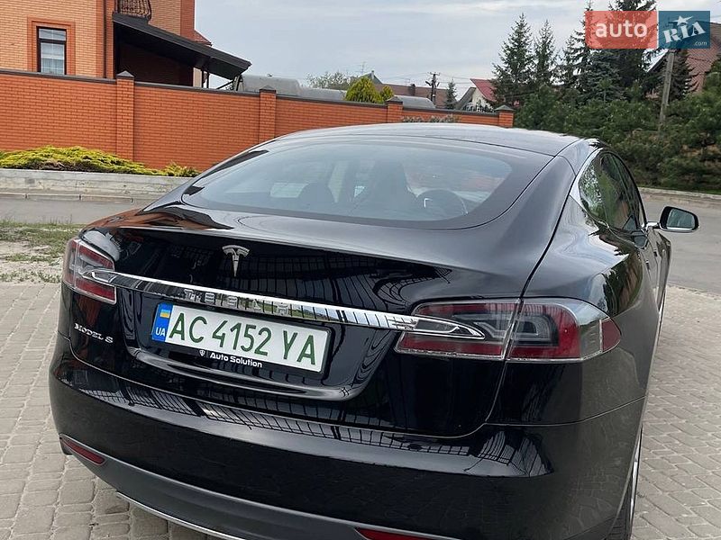 Ліфтбек Tesla Model S 2014 в Києві
