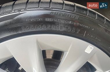 Ліфтбек Tesla Model S 2014 в Києві
