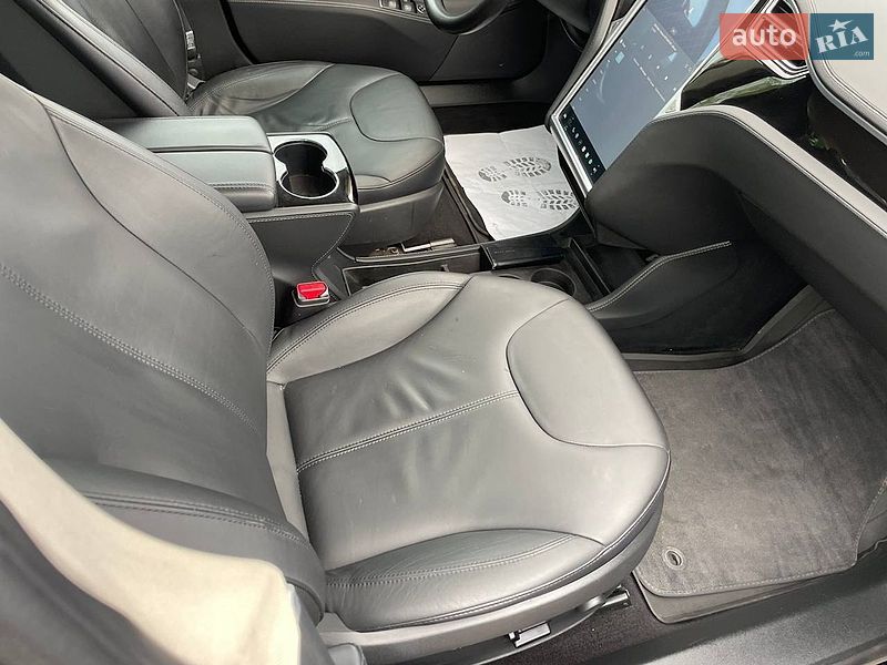 Ліфтбек Tesla Model S 2014 в Києві