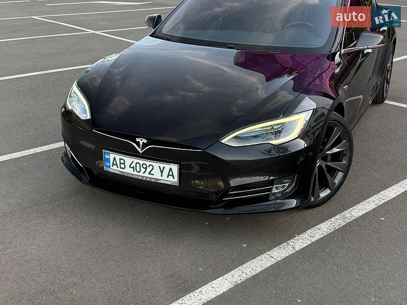Ліфтбек Tesla Model S 2018 в Києві