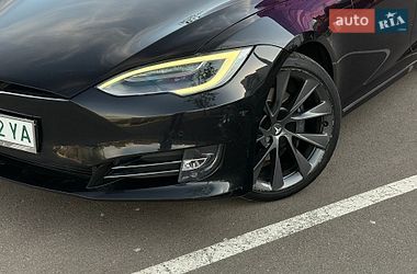 Лифтбек Tesla Model S 2018 в Киеве