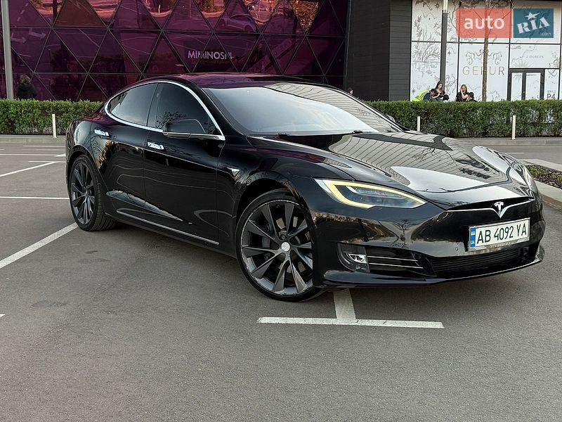 Лифтбек Tesla Model S 2018 в Киеве