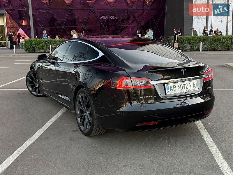 Лифтбек Tesla Model S 2018 в Киеве