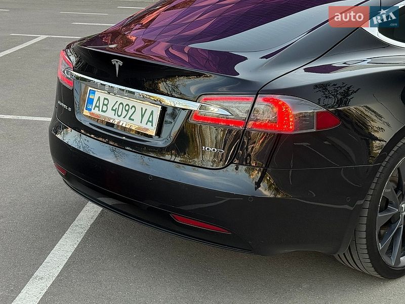 Лифтбек Tesla Model S 2018 в Киеве