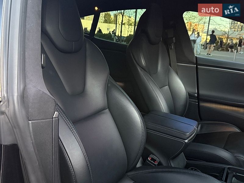 Лифтбек Tesla Model S 2018 в Киеве