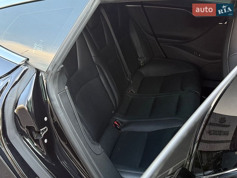 Лифтбек Tesla Model S 2018 в Киеве