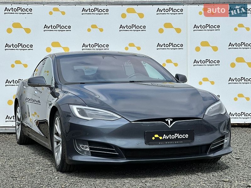 Ліфтбек Tesla Model S 2017 в Луцьку