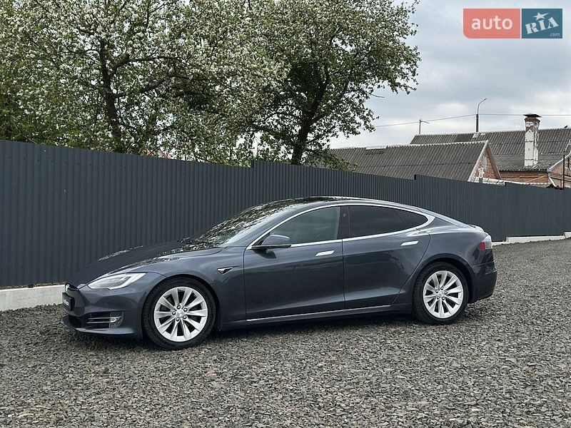 Ліфтбек Tesla Model S 2017 в Луцьку