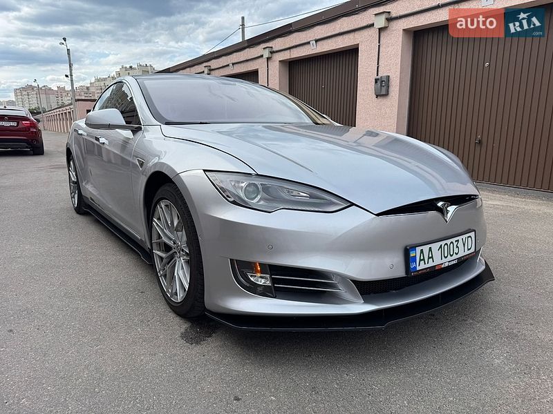 Tesla Model S 2014