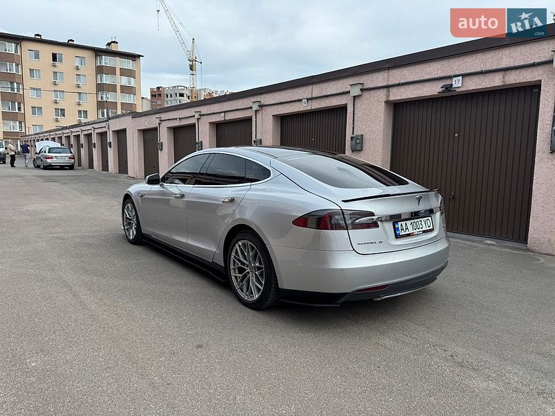 Лифтбек Tesla Model S 2014 в Софиевской Борщаговке