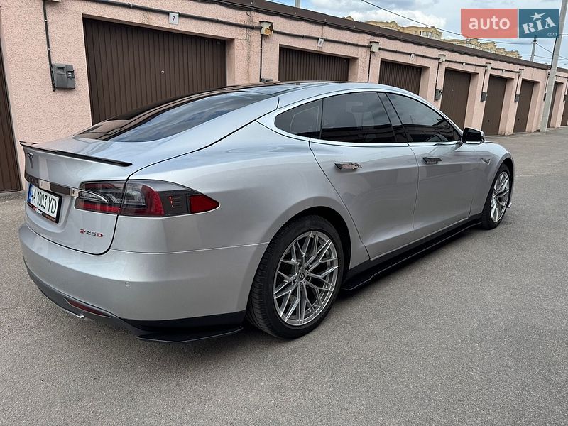Лифтбек Tesla Model S 2014 в Софиевской Борщаговке