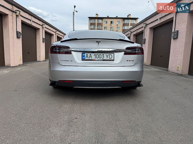 Лифтбек Tesla Model S 2014 в Софиевской Борщаговке