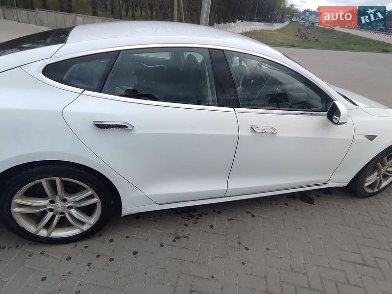 Лифтбек Tesla Model S 2014 в Житомире