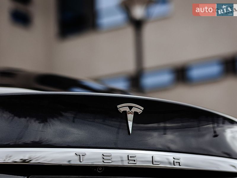 Лифтбек Tesla Model S 2017 в Днепре фото 26 Лифтбек Tesla Model S 2017 в Днепре