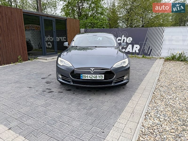 Лифтбек Tesla Model S 2013 в Ивано-Франковске