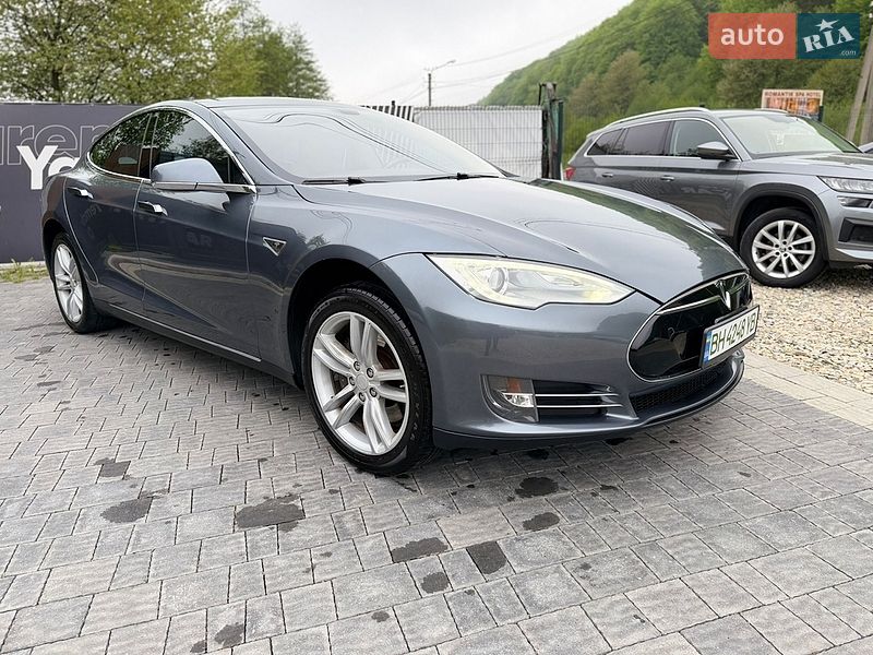 Лифтбек Tesla Model S 2013 в Ивано-Франковске