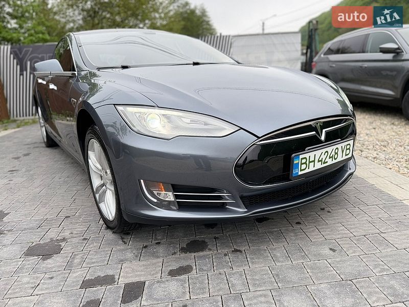 Лифтбек Tesla Model S 2013 в Ивано-Франковске