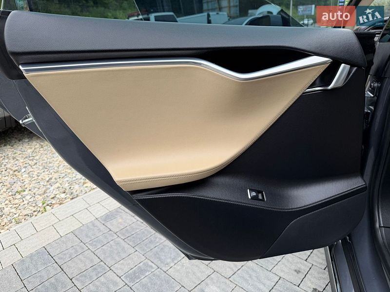 Лифтбек Tesla Model S 2013 в Ивано-Франковске