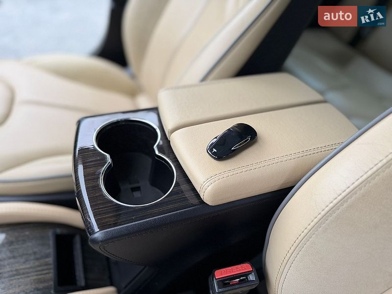 Лифтбек Tesla Model S 2013 в Ивано-Франковске