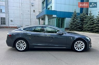 Лифтбек Tesla Model S 2018 в Киеве