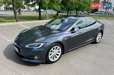 Лифтбек Tesla Model S 2018 в Киеве
