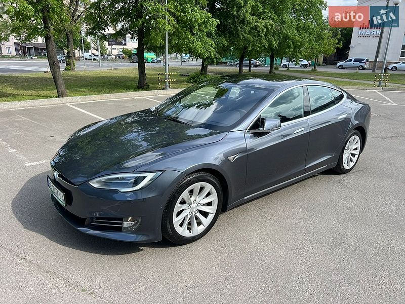 Лифтбек Tesla Model S 2018 в Киеве