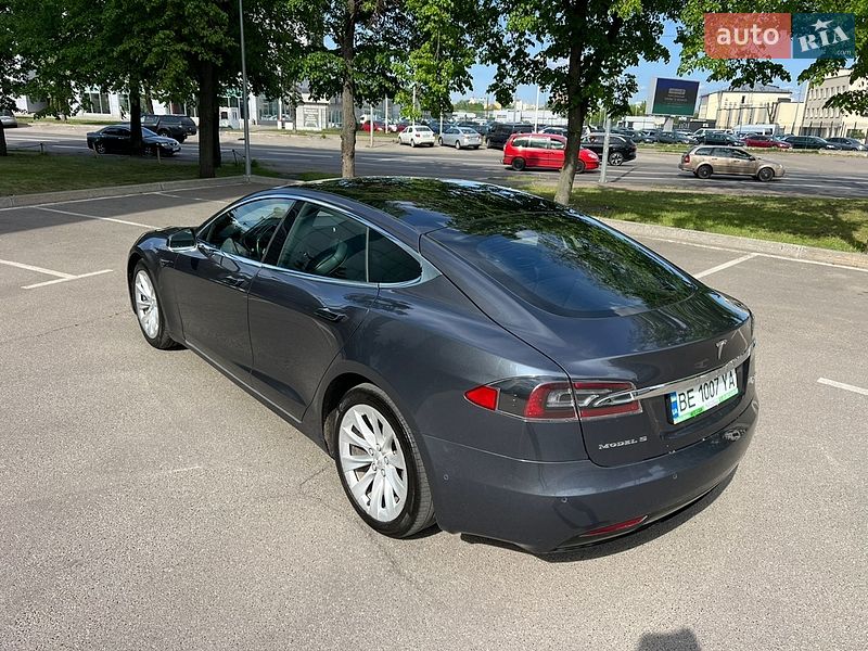 Лифтбек Tesla Model S 2018 в Киеве