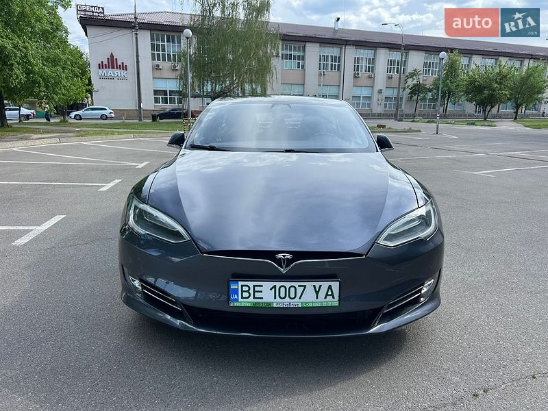 Лифтбек Tesla Model S 2018 в Киеве