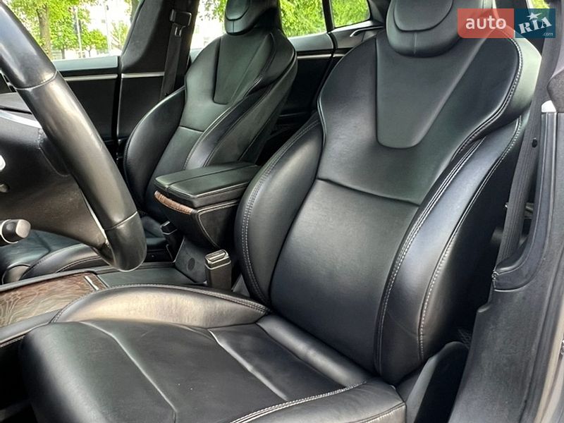 Лифтбек Tesla Model S 2018 в Киеве
