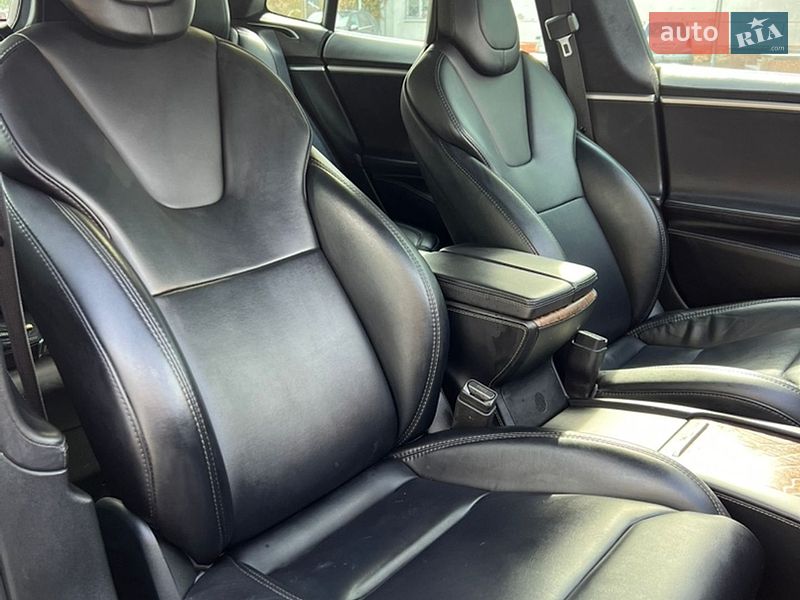 Лифтбек Tesla Model S 2018 в Киеве