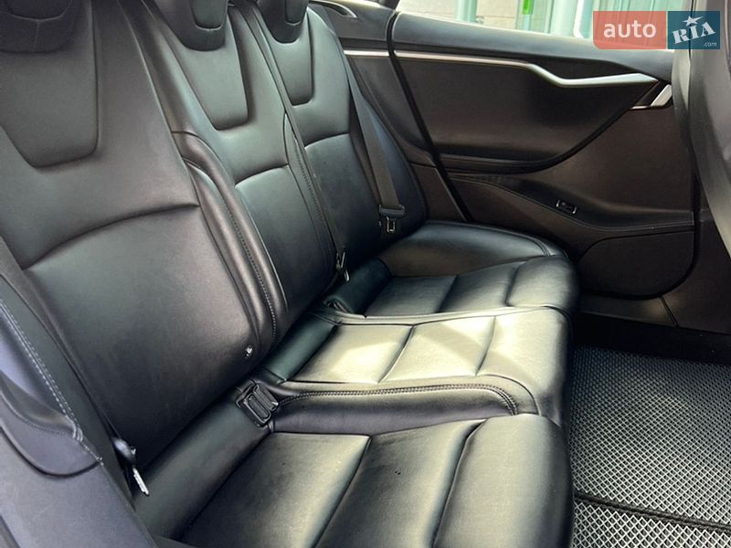 Лифтбек Tesla Model S 2018 в Киеве