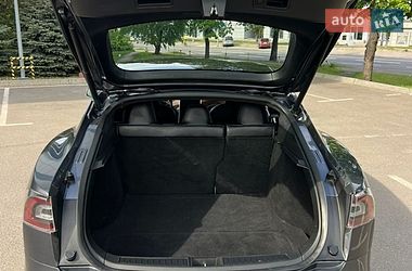 Лифтбек Tesla Model S 2018 в Киеве
