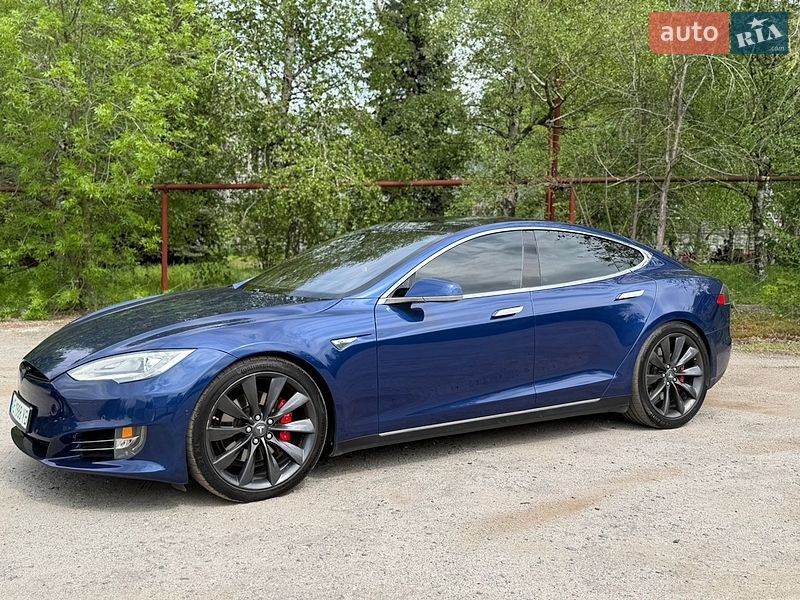 Лифтбек Tesla Model S 2015 в Днепре