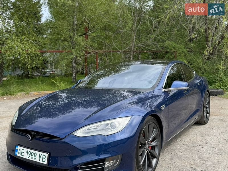 Лифтбек Tesla Model S 2015 в Днепре