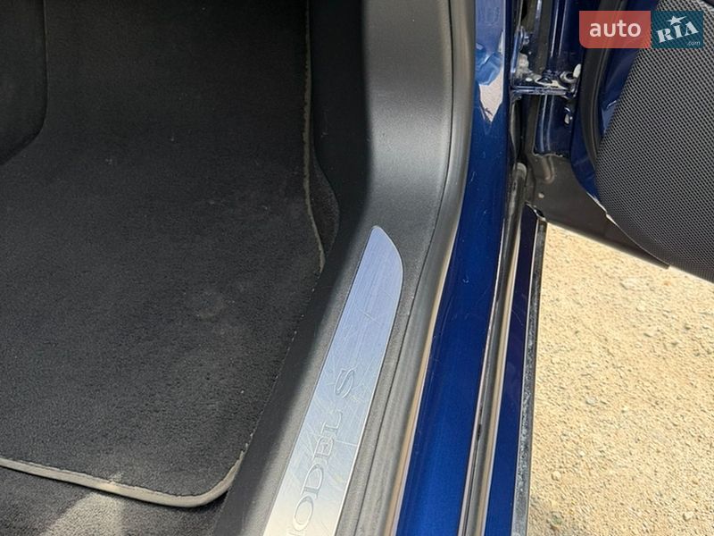 Лифтбек Tesla Model S 2015 в Днепре