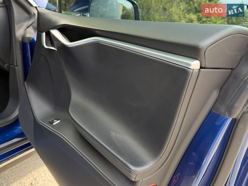 Лифтбек Tesla Model S 2015 в Днепре