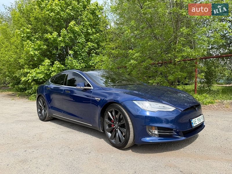 Лифтбек Tesla Model S 2015 в Днепре
