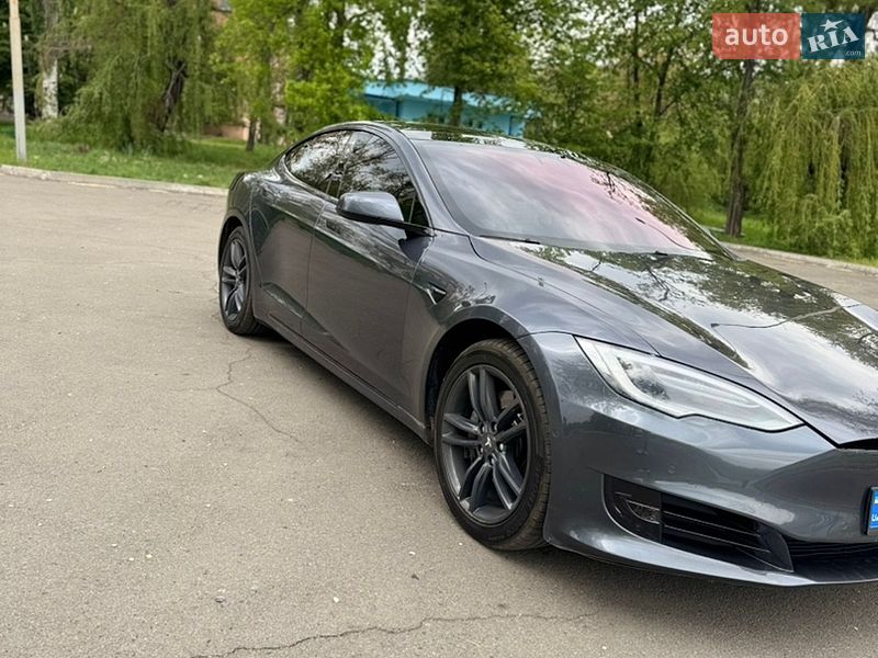 Лифтбек Tesla Model S 2018 в Кривом Роге