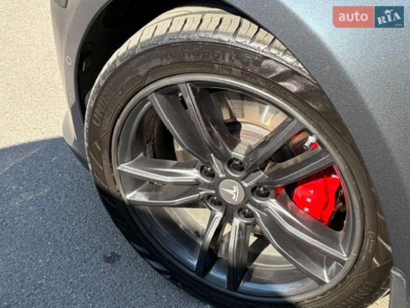 Лифтбек Tesla Model S 2020 в Киеве