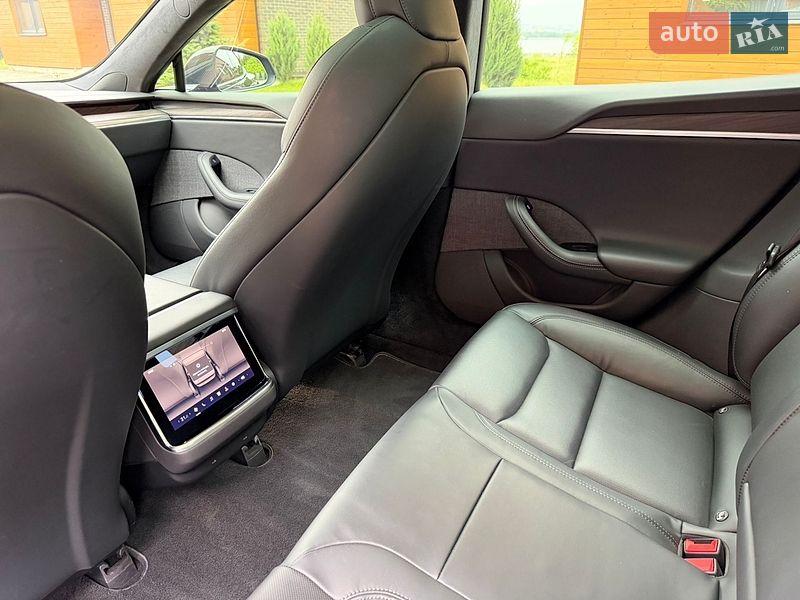 Лифтбек Tesla Model S 2021 в Днепре