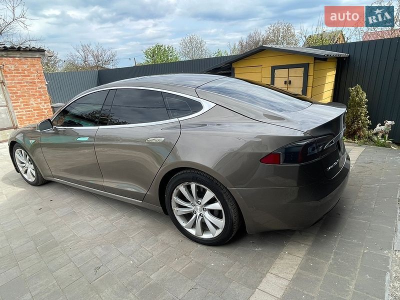 Лифтбек Tesla Model S 2016 в Полтаве фото 16 Лифтбек Tesla Model S 2016 в Полтаве